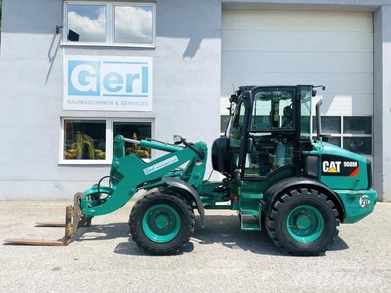 CAT 908M Gumikerekes homlokrakodók
