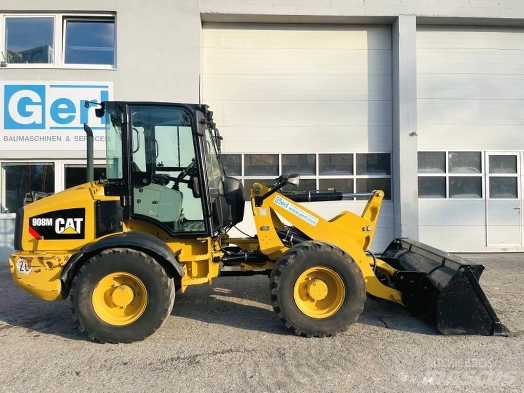 CAT 908M Gumikerekes homlokrakodók