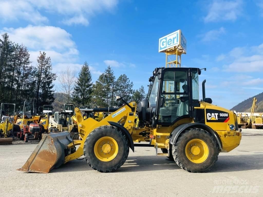 CAT 908M Gumikerekes homlokrakodók
