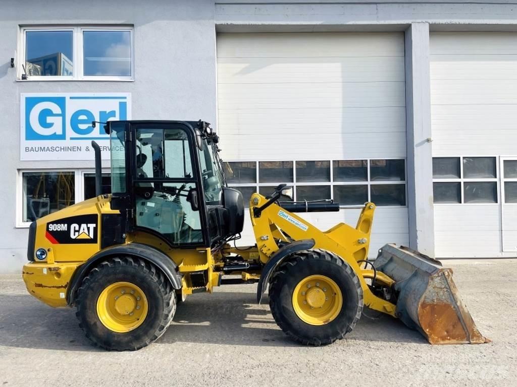 CAT 908M Gumikerekes homlokrakodók