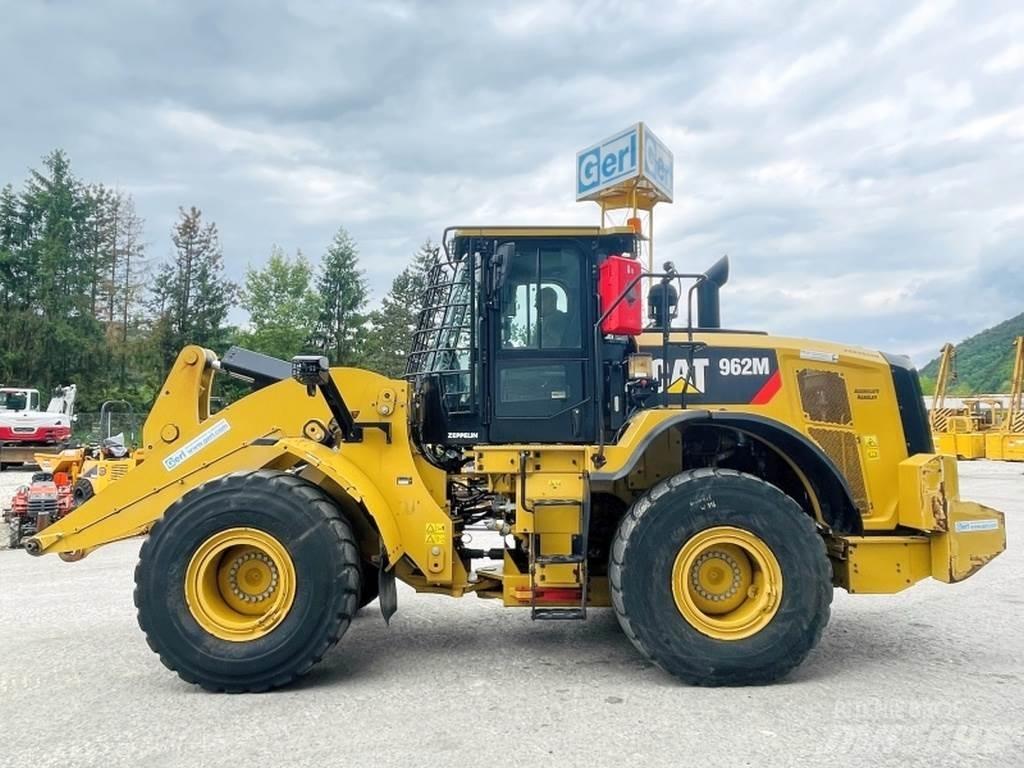 CAT 962M Gumikerekes homlokrakodók