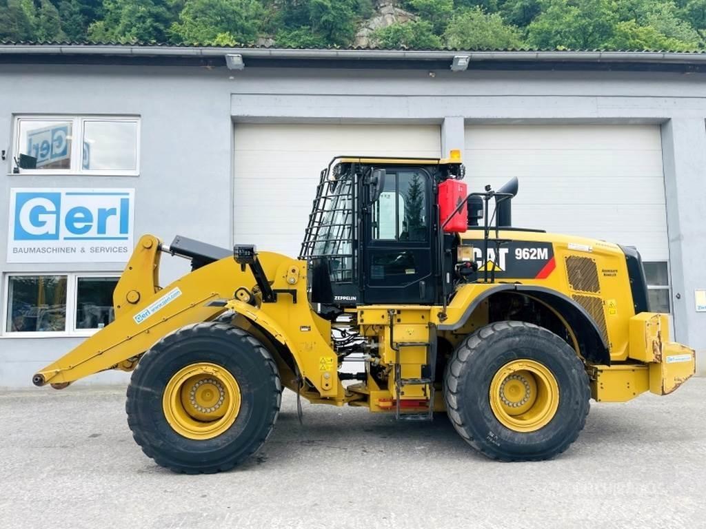 CAT 962M Gumikerekes homlokrakodók