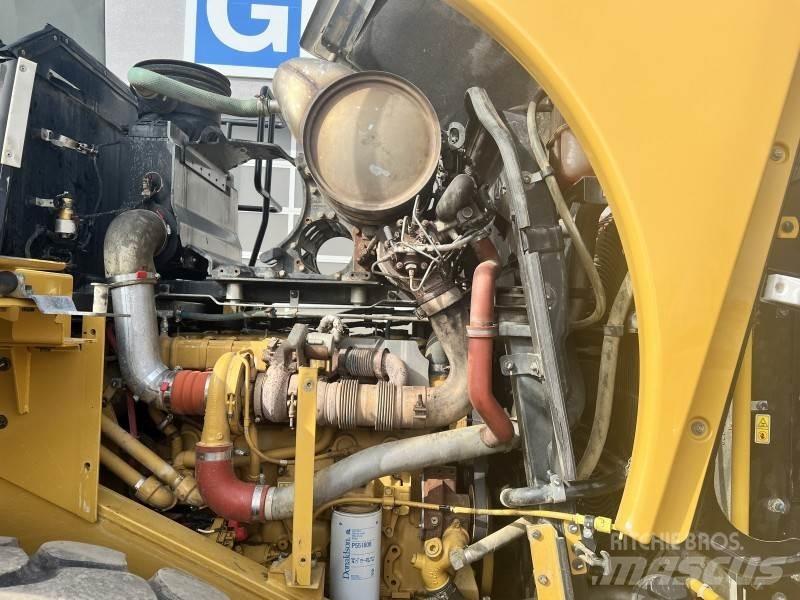 CAT 966 K Gumikerekes homlokrakodók