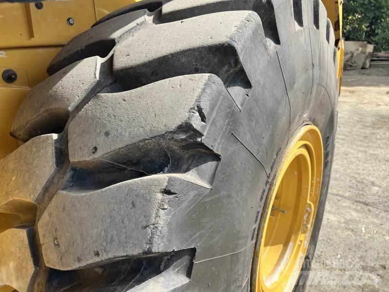 CAT 966 M-XE Gumikerekes homlokrakodók