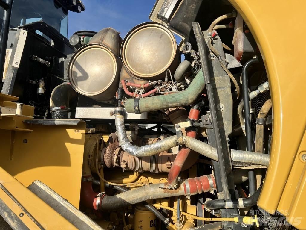 CAT 966 M XE Gumikerekes homlokrakodók