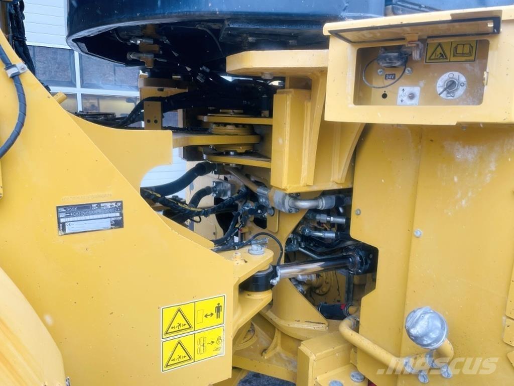 CAT 966K Gumikerekes homlokrakodók