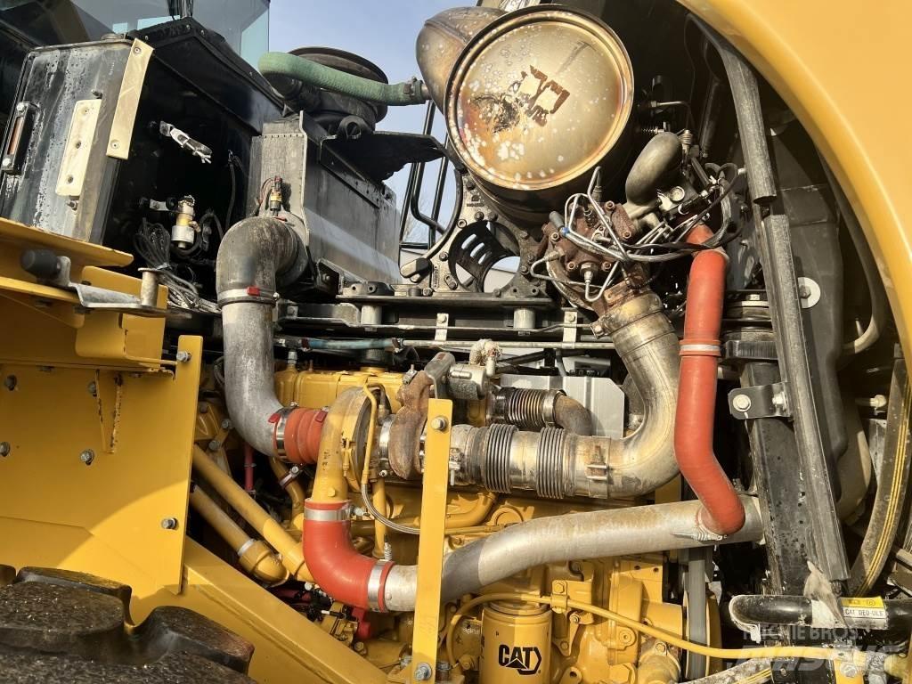 CAT 972 K Gumikerekes homlokrakodók