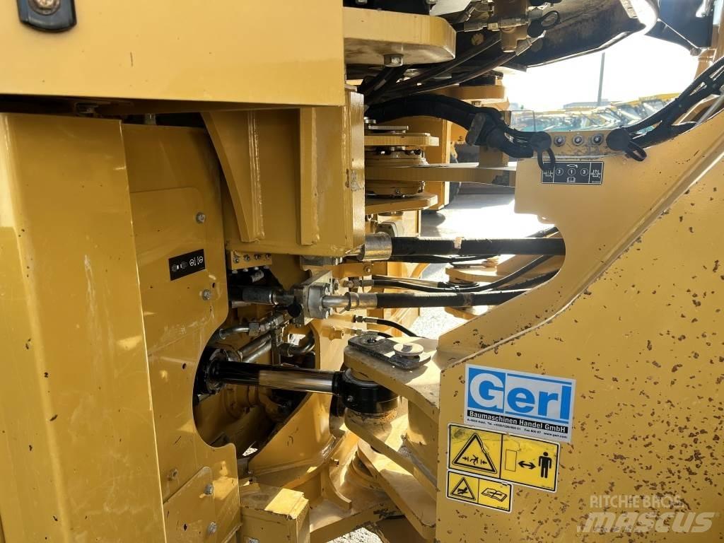 CAT 972 K Gumikerekes homlokrakodók