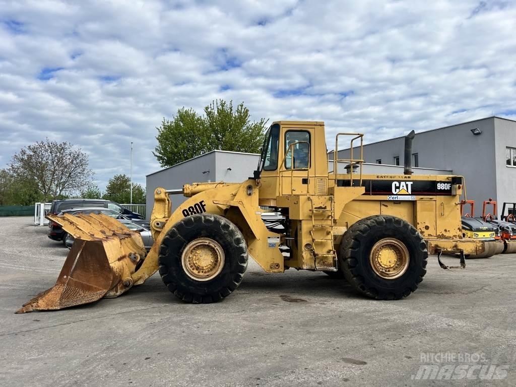 CAT 980 F Gumikerekes homlokrakodók