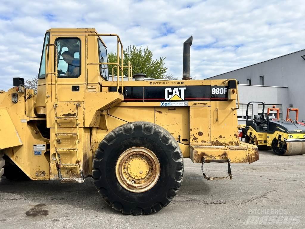 CAT 980 F Gumikerekes homlokrakodók