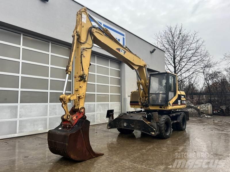 CAT M 315 Gumikerekes kotrók