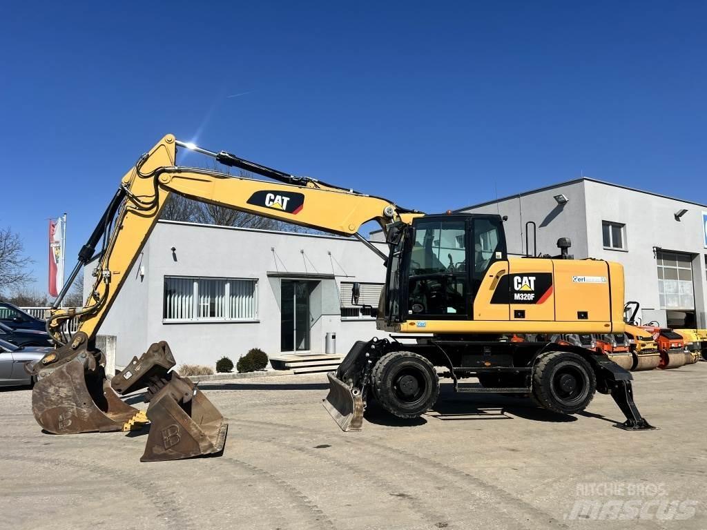 CAT M 320 F Gumikerekes kotrók
