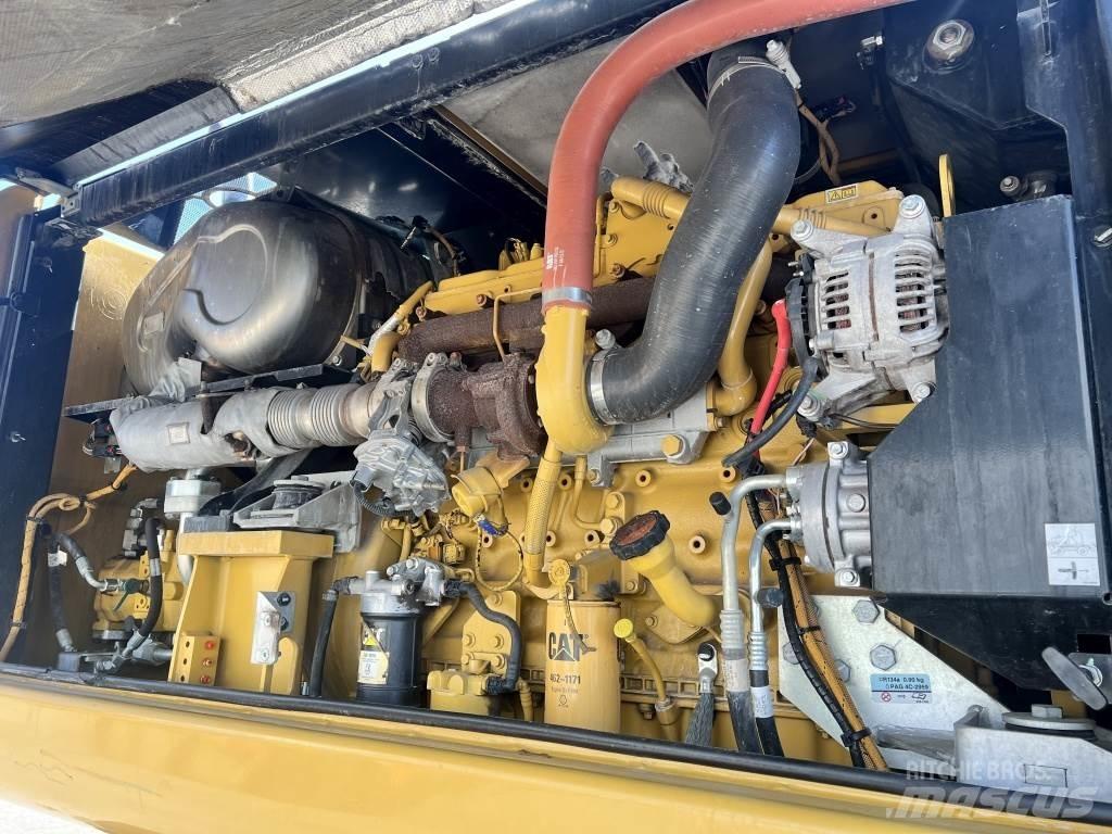 CAT M 320 F Gumikerekes kotrók