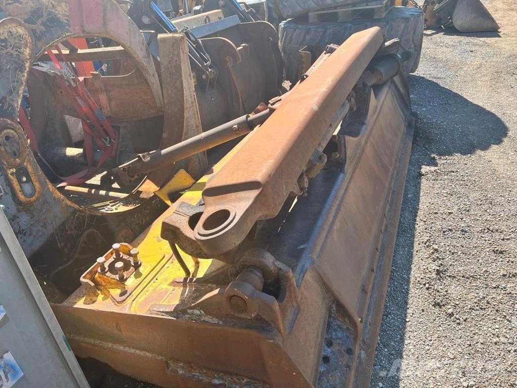 Komatsu D 65 EX-15 lánctalpas dózerek