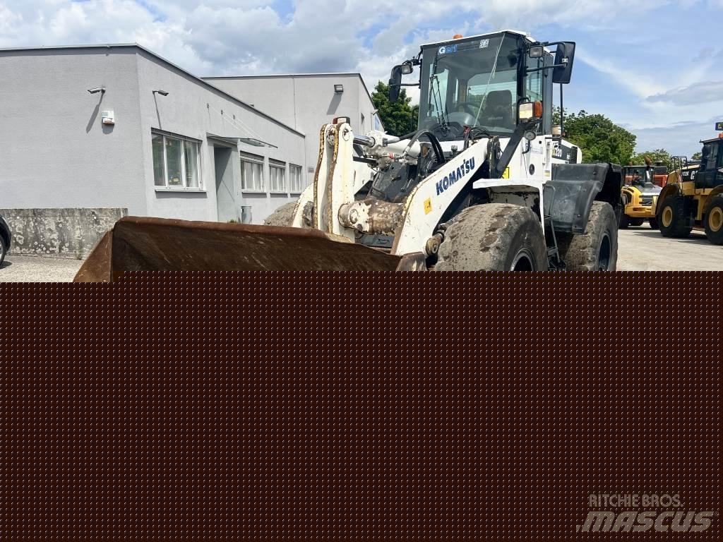 Komatsu WA 320-6 Gumikerekes homlokrakodók