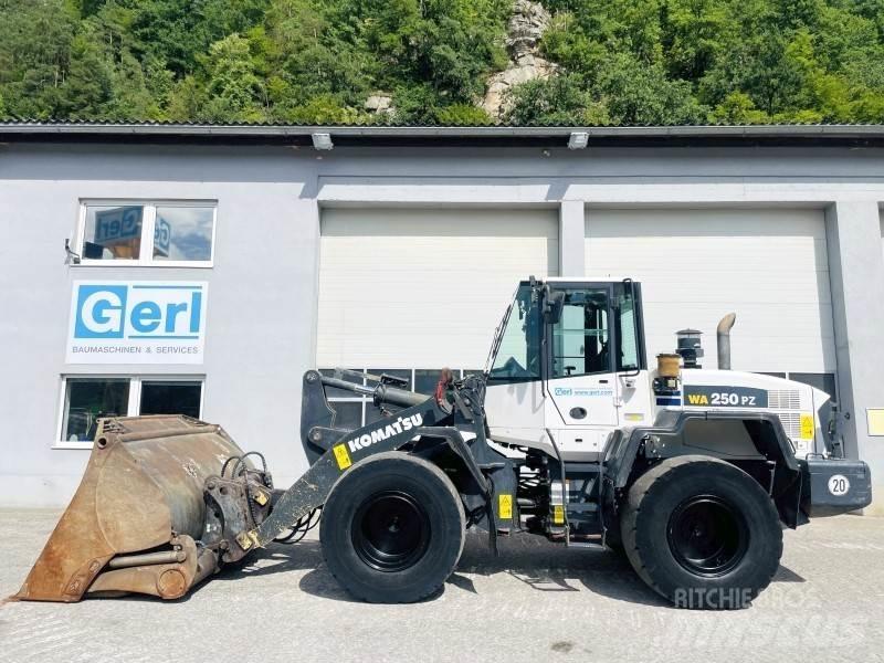 Komatsu WA250PZ-6 Gumikerekes homlokrakodók