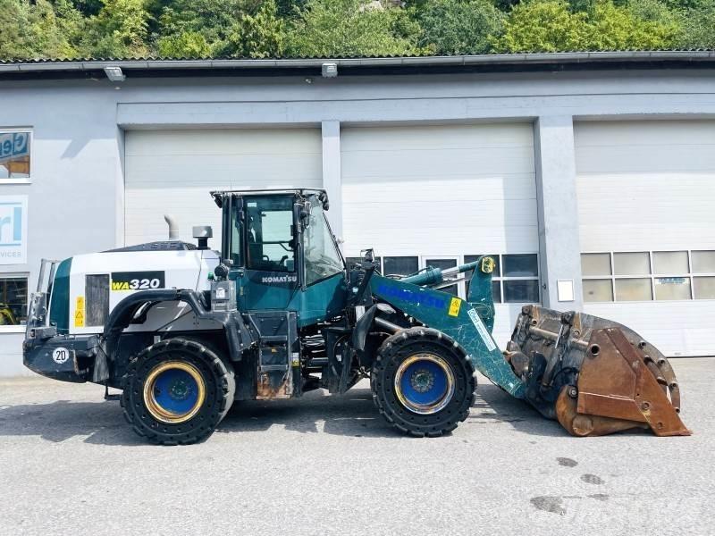 Komatsu WA320-8 Gumikerekes homlokrakodók