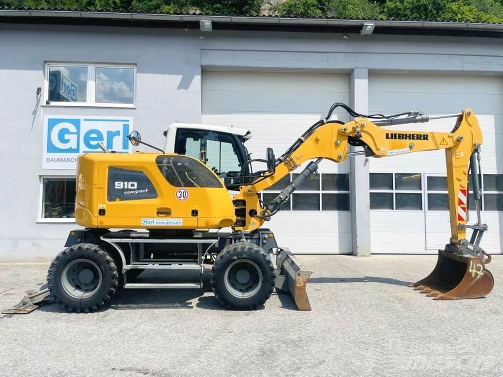 Liebherr A910 Compact Gumikerekes kotrók