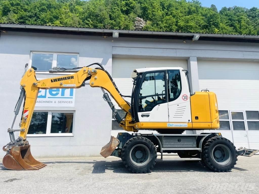 Liebherr A910 Compact Gumikerekes kotrók