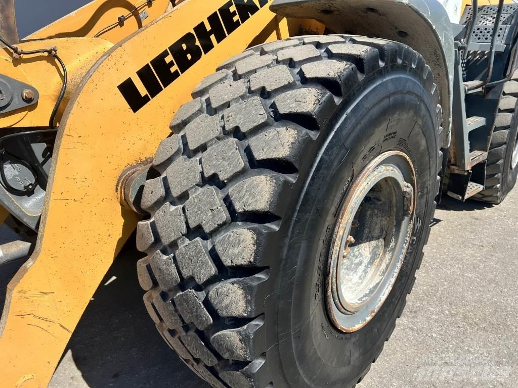 Liebherr L 556 Gumikerekes homlokrakodók