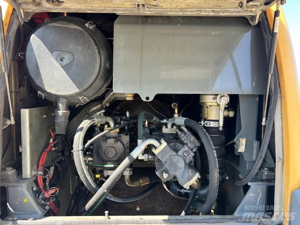 Liebherr L 556 Gumikerekes homlokrakodók