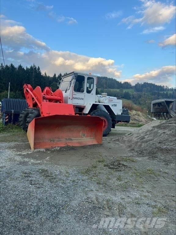 Sandvik Tross 130 Gumikerekes homlokrakodók