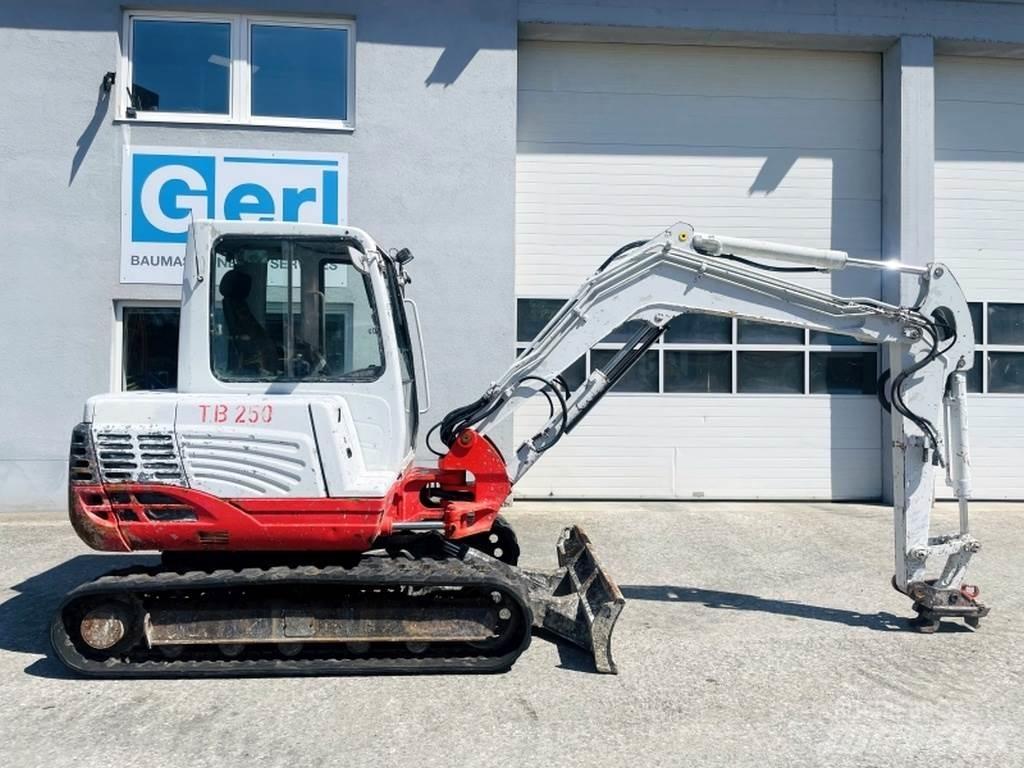 Takeuchi TB250 Mini kotrók < 7t
