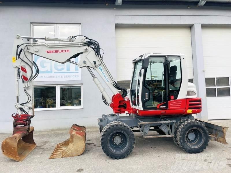 Takeuchi TB295W Gumikerekes kotrók