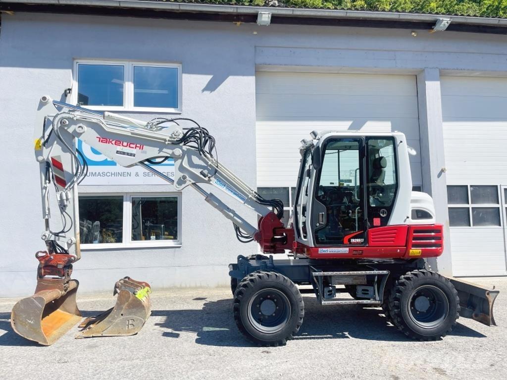Takeuchi TB295W Gumikerekes kotrók