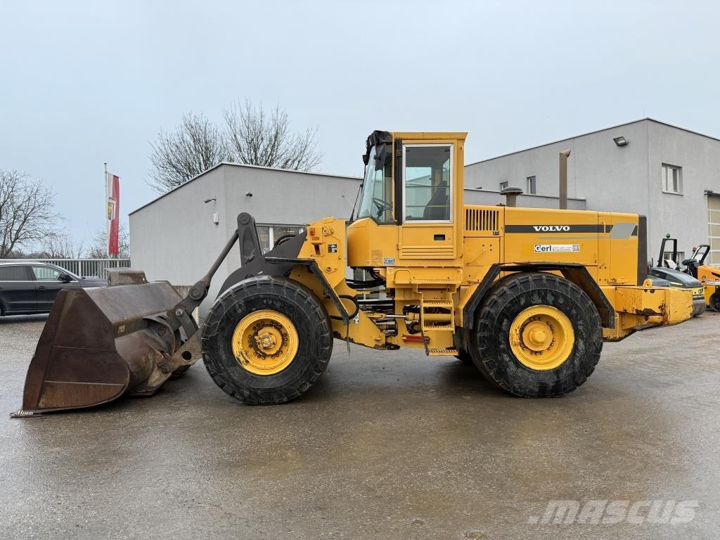 Volvo L 120 C Gumikerekes homlokrakodók