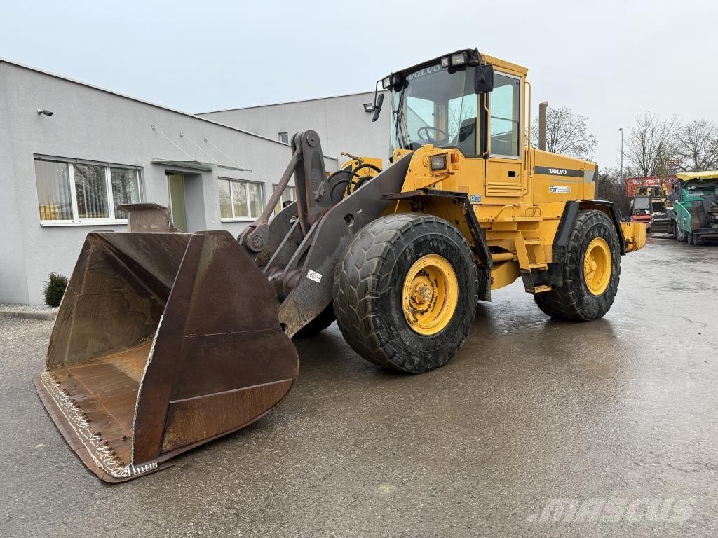 Volvo L 120 C Gumikerekes homlokrakodók