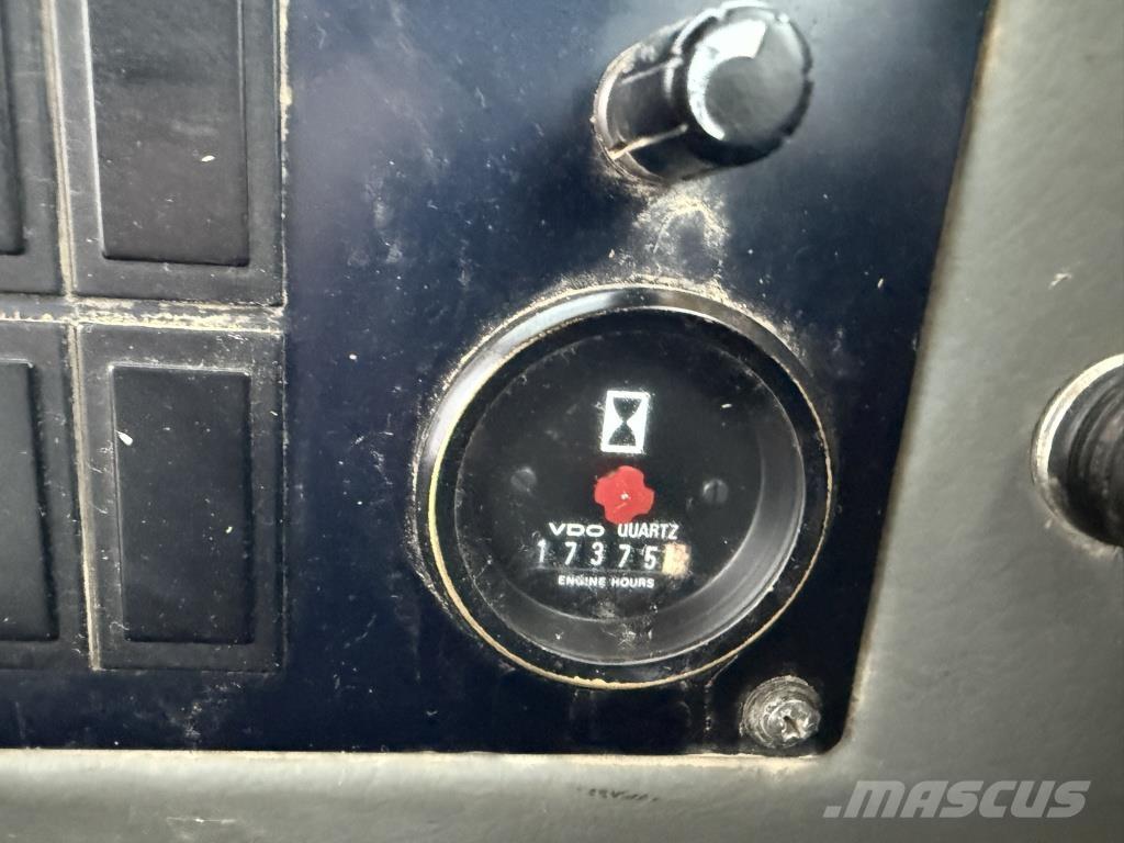 Volvo L 120 C Gumikerekes homlokrakodók