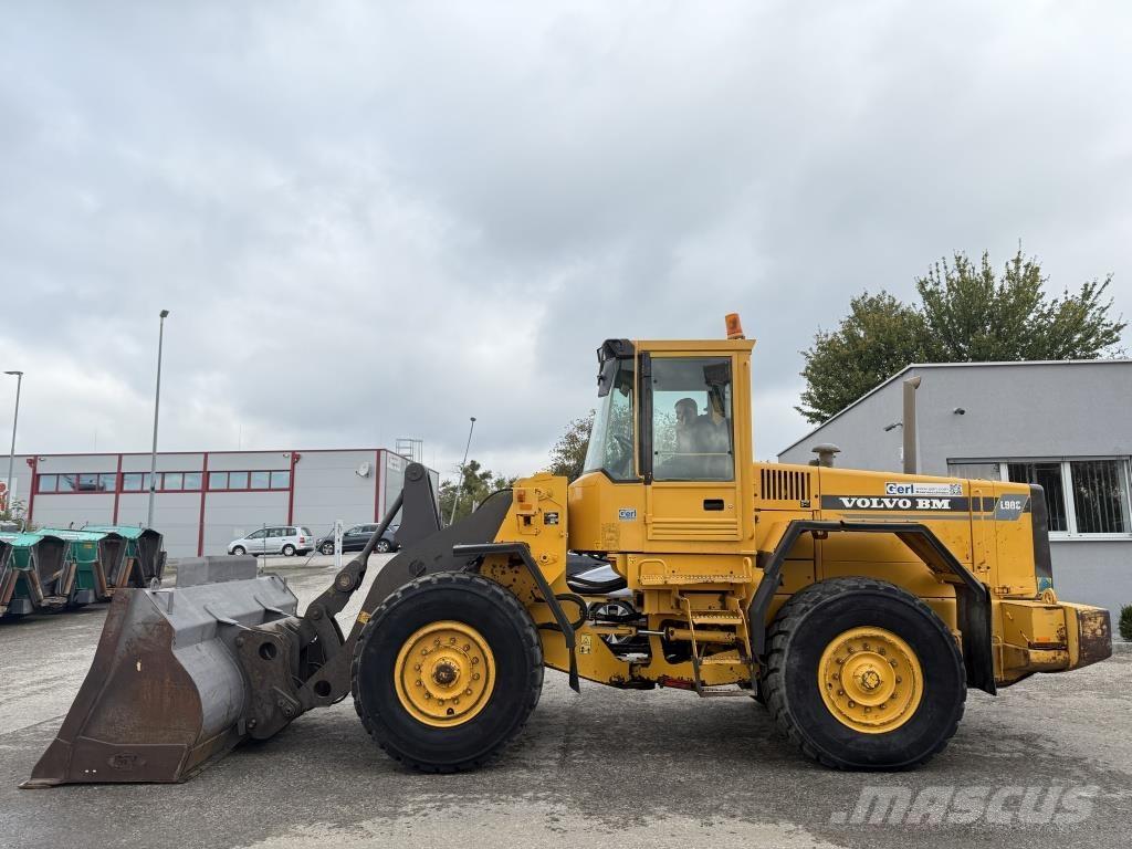 Volvo L 90 C Gumikerekes homlokrakodók