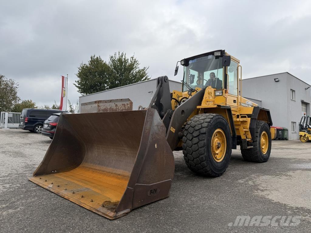 Volvo L 90 C Gumikerekes homlokrakodók