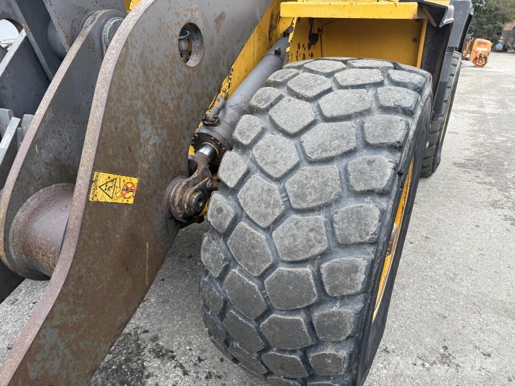 Volvo L 90 C Gumikerekes homlokrakodók