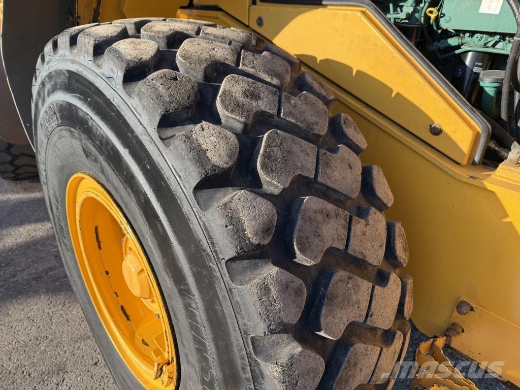 Volvo L 90 F Gumikerekes homlokrakodók
