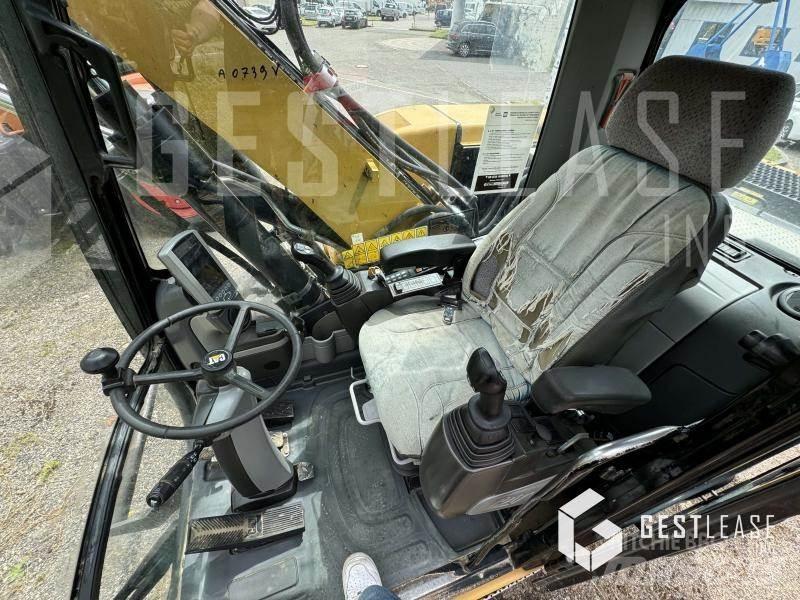 CAT M313D Gumikerekes kotrók