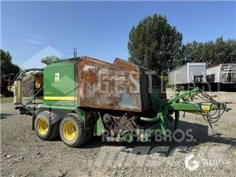 John Deere 744 Göngyölő gépek