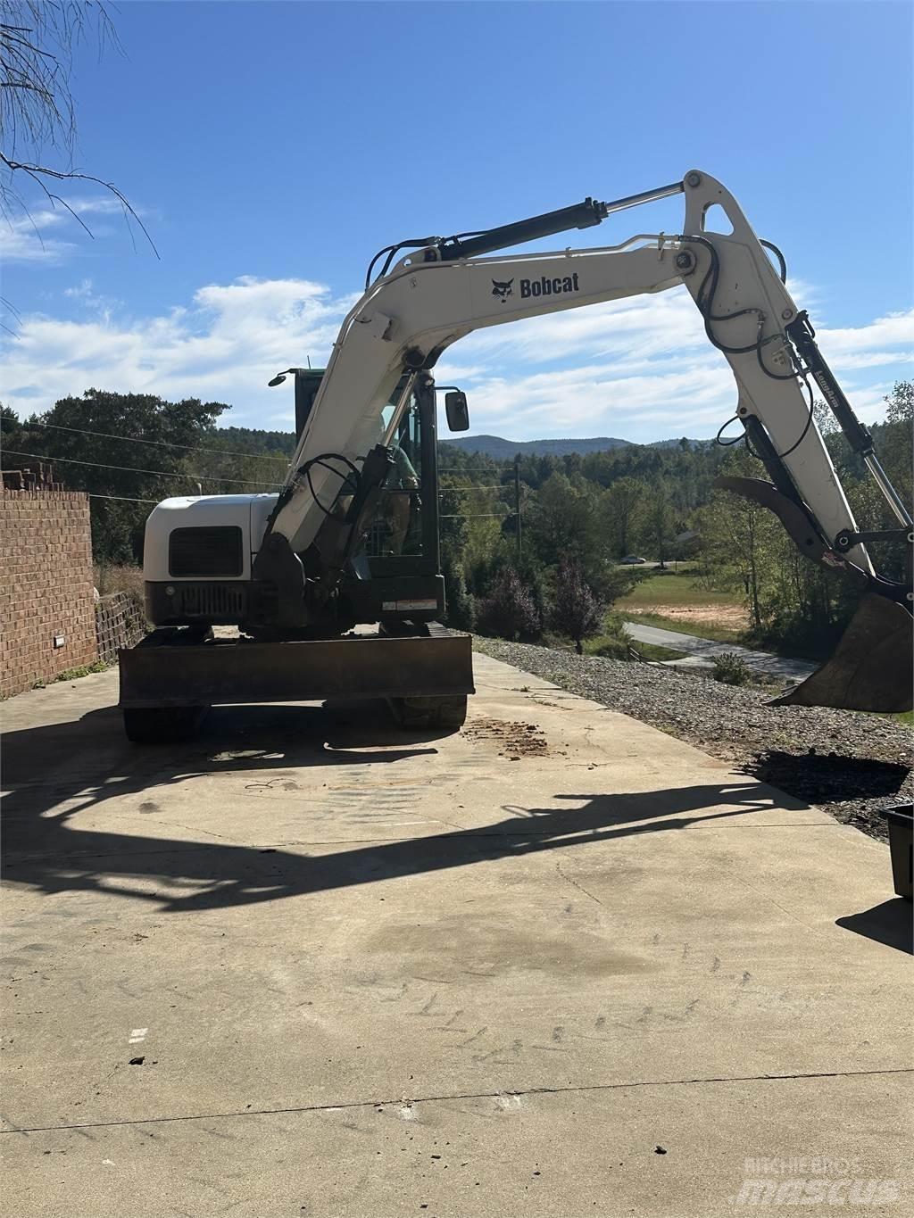 Bobcat E85 Lánctalpas kotrók