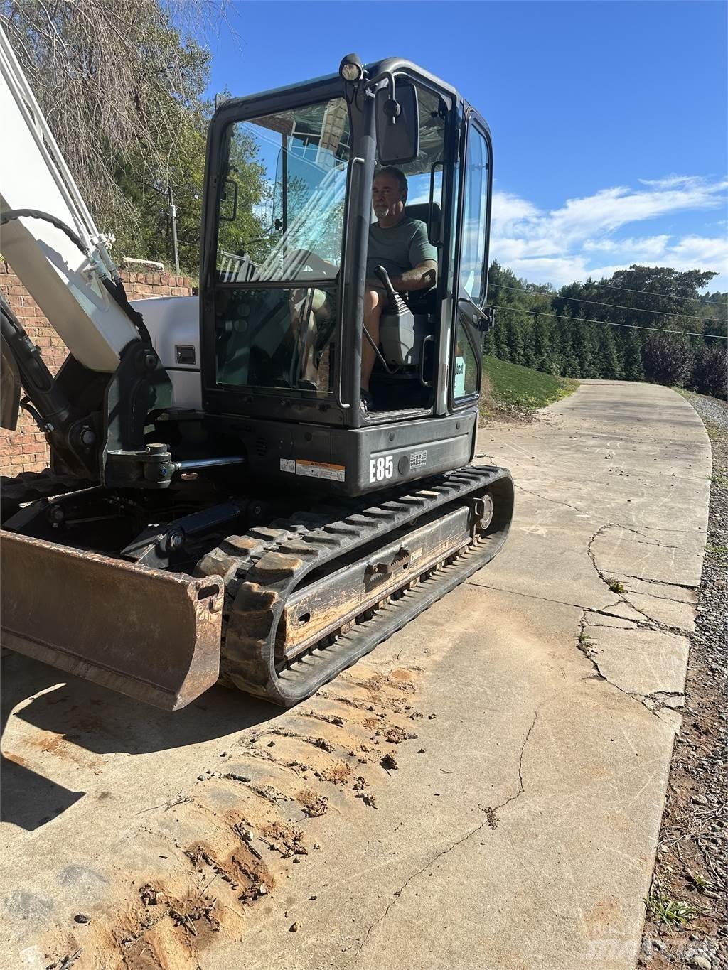 Bobcat E85 Lánctalpas kotrók