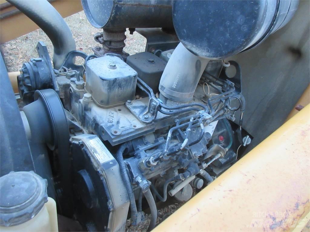 CASE 580L Gumikerekes homlokrakodók