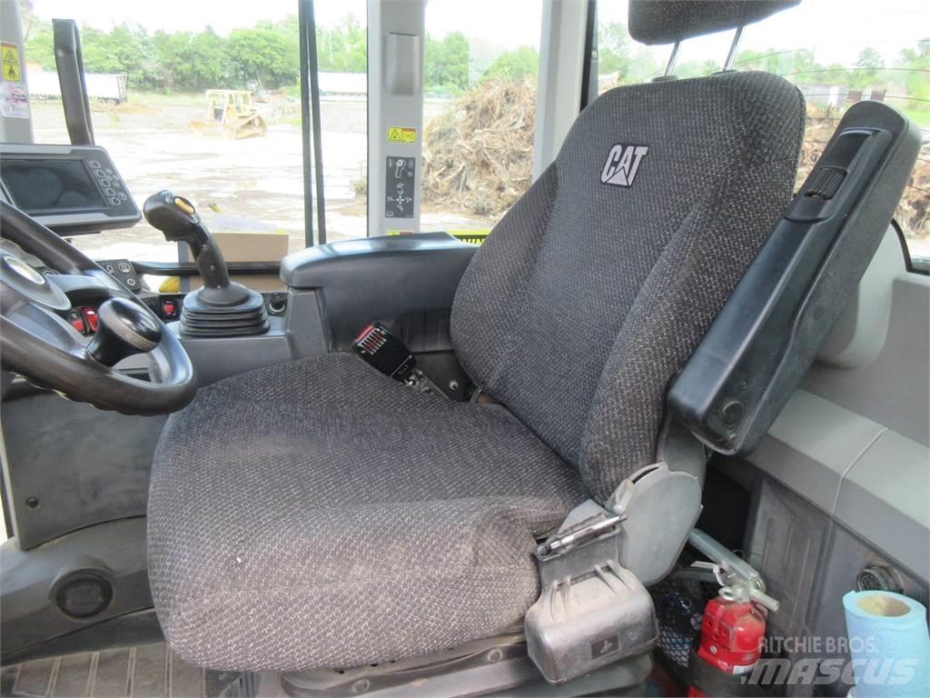 CAT 938M Gumikerekes homlokrakodók