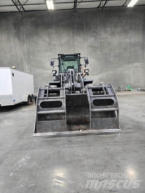 Doosan DL250-7 Gumikerekes homlokrakodók
