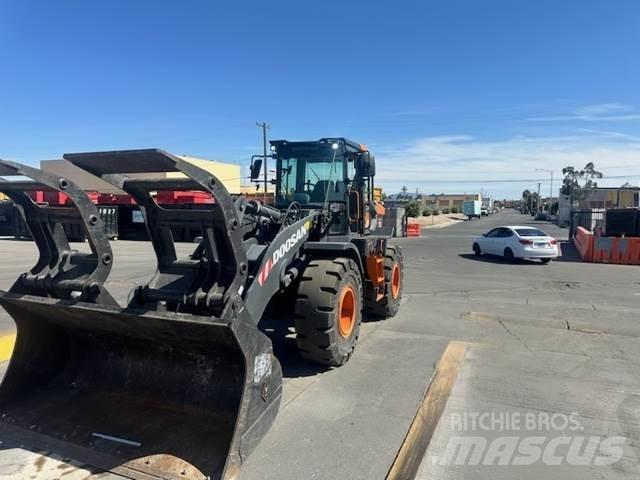 Doosan DL250-7 Gumikerekes homlokrakodók