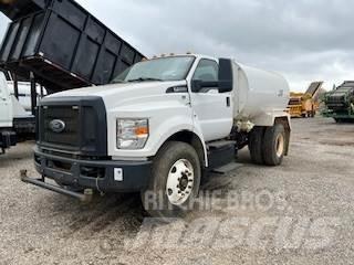 Ford F750 Vízszállító teherautók