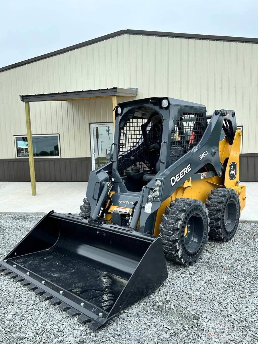 John Deere 318G Kompaktrakodók