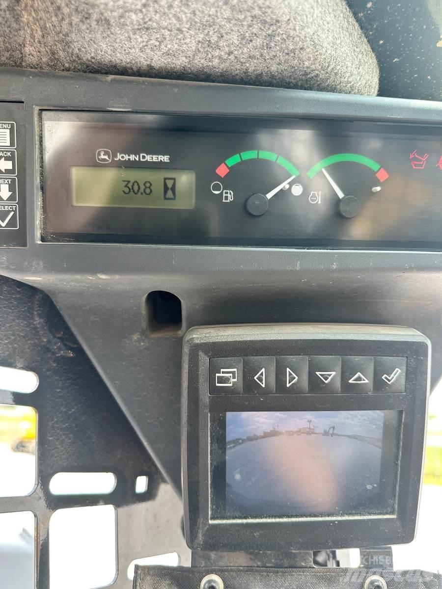 John Deere 318G Kompaktrakodók