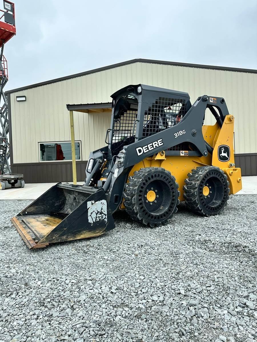 John Deere 318G Kompaktrakodók