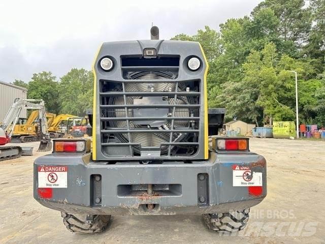 Komatsu WA320-8 Gumikerekes homlokrakodók