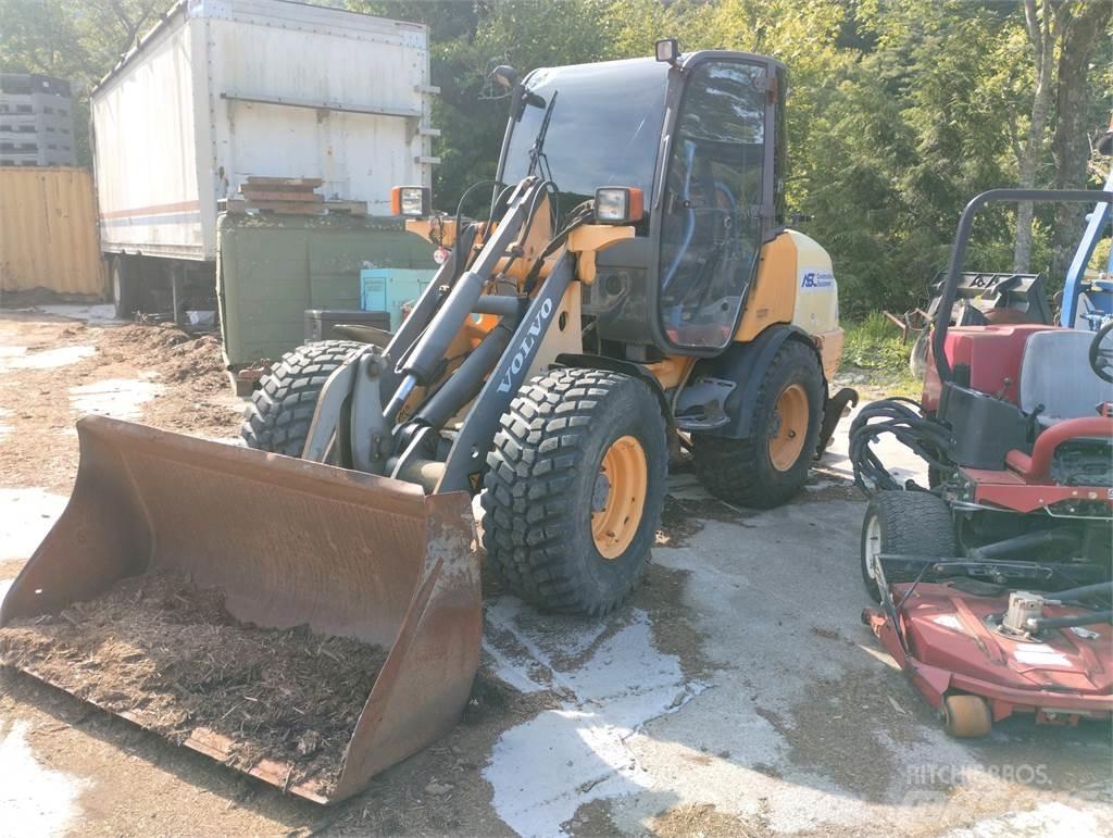 Volvo D20L Gumikerekes homlokrakodók